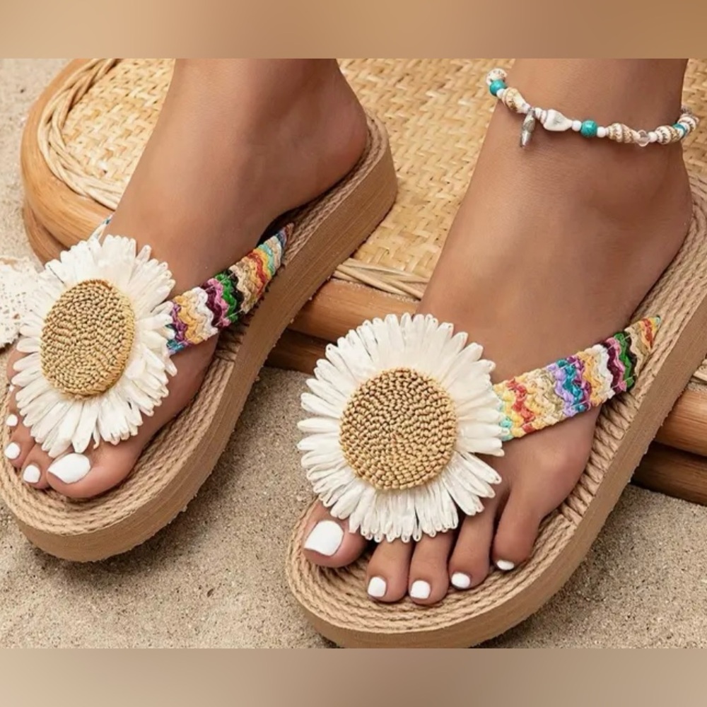 NWT! Boho Flower Flip flops Size w9